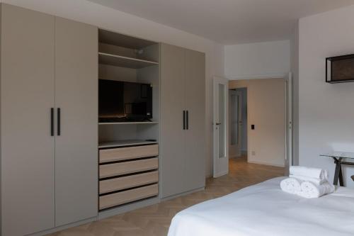 M11 Isola Apt, M3 Duomo Centrale Trilocale con due bagni, Wifi e AC