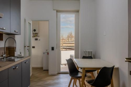 M11 Isola Apt, M3 Duomo Centrale Trilocale con due bagni, Wifi e AC