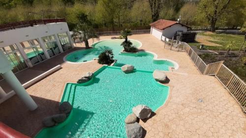 an image of a swimming pool in a backyard at ZEcamping 4 animaux acceptés hammam sauna piscine et soirées animées in Espelette