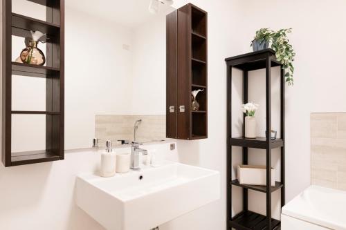 Easylife - Milan - Poerio 31 - Porta Venezia