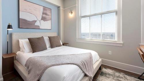 a bedroom with a large bed and a window at Landing Amazing Studio Gym in Spartanburg
