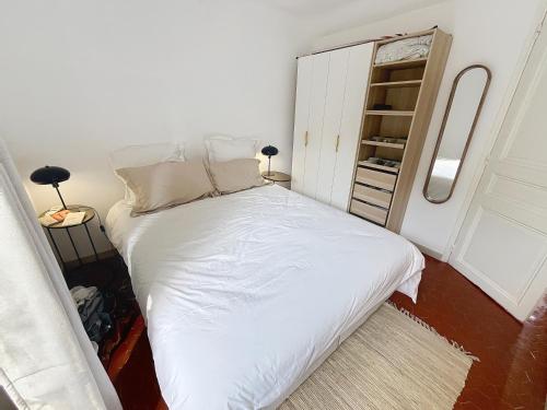 Cosy & modern 1 Bedroom at Forville in old town AC 207