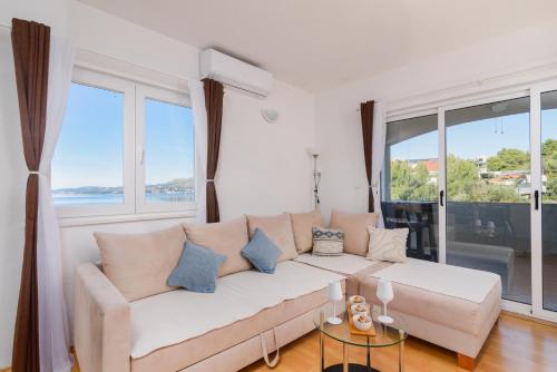 Apartment with Sea View Terrace, Čiovo