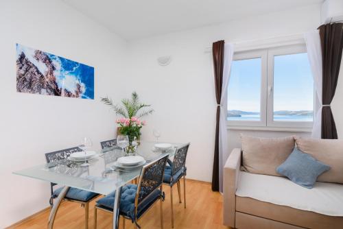 Apartment with Sea View Terrace, Čiovo