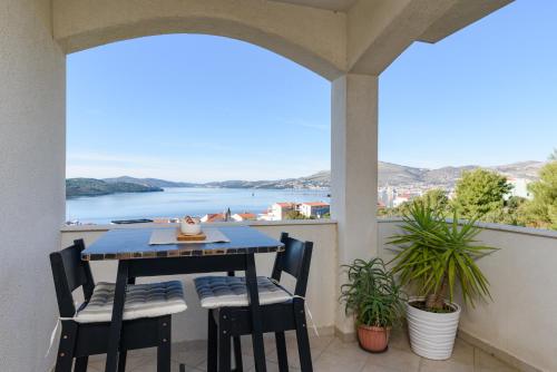Apartment with Sea View Terrace, Čiovo