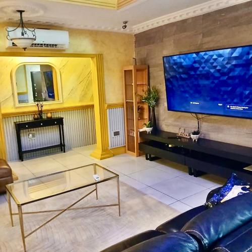 Elista Home