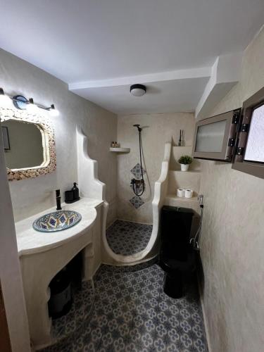 a bathroom with a sink and a mirror at Riad abi khancha in Chefchaouen