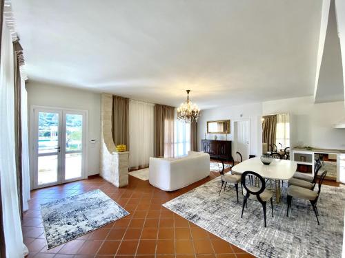 a living room with a couch and a table and chairs at Villa Nivara in Floridia
