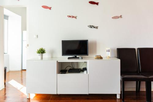 Lisbon Apartment, Historic Charm & Cosy Living in Old Santana Hill