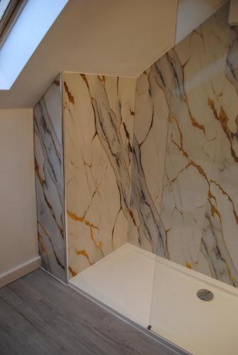 a room with a marble wall at The Barn at Brambles Farm in Bradnop