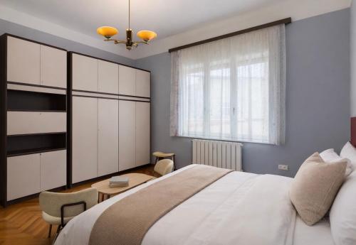 Spacious & Smart Center Apartment