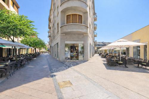 Spacious & Smart Center Apartment