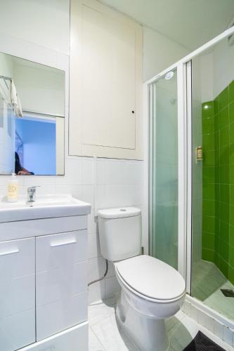 Lisbon Apartment, Historic Charm & Cosy Living in Old Santana Hill