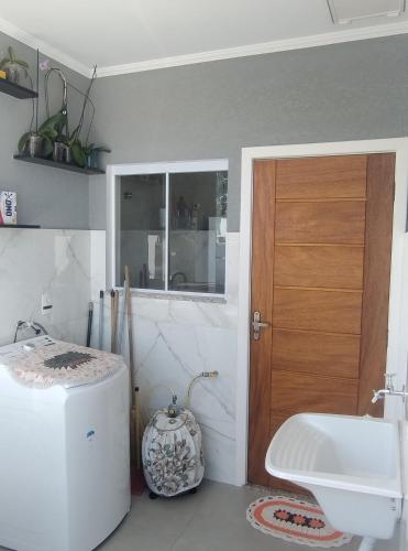 a bathroom with a tub and a toilet and a sink at Casa aconchego in Socorro