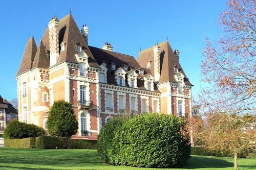 Beautiful apartment in a castle in Deauville