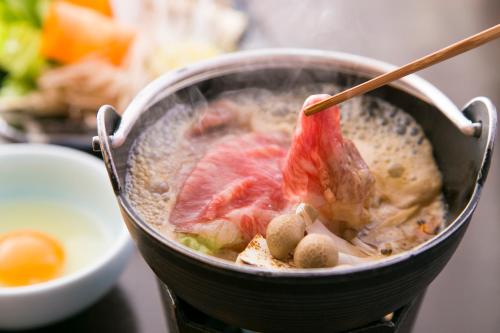 旅館の敷地内または近くでの食事または食べ物