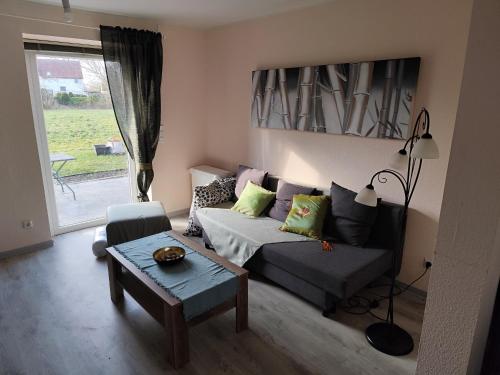 a living room with a couch and a table at Gästehaus Ruhepol in Bissendorf