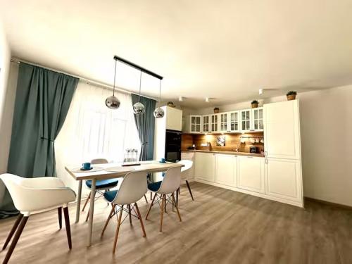 New LunarGlow 3-room Apartment with free parking