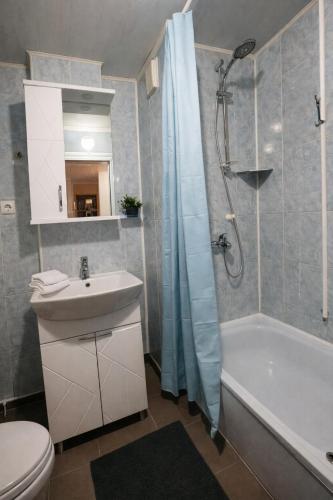 Bilik mandi di Prime Apartment
