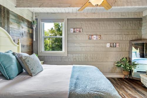 a bedroom with a bed and a window at Hillside Haven in Kodak