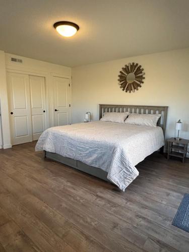 a bedroom with a bed and a mirror on the wall at Studio in Forest Grove in Forest Grove