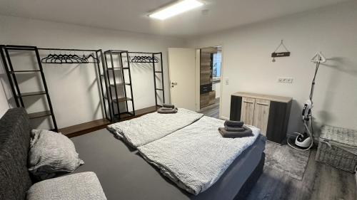 a room with two beds and a couch at KüstenNest gepflegte großzügige Ferienwohnung Nähe Ostsee mit Garten in Ratekau