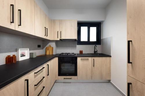 Athena Luxury Duplex-2BR 2Baths At the foot of the Acroplis and Parking available
