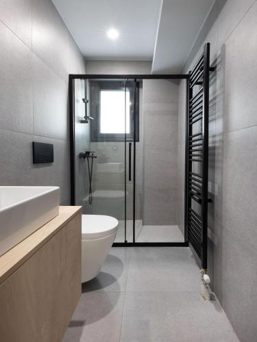 Athena Luxury Duplex-2BR 2Baths At the foot of the Acroplis and Parking available