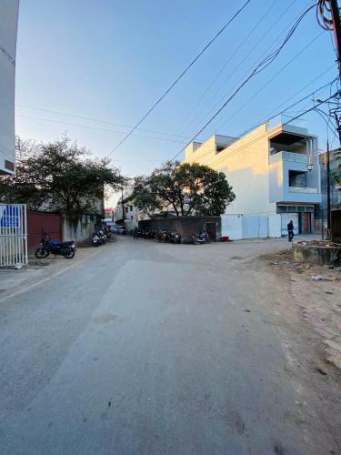 an empty street in a city with a building at The star inn in Ambikāpur