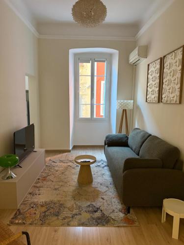 T3 clair et design au cœur du vieux Bastia