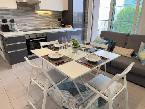 10 minutes from Fiera Milano with large terrace