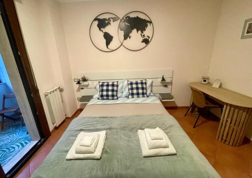 a bedroom with a large bed and a desk at Scavi & Sogni Romani in Ostia Antica