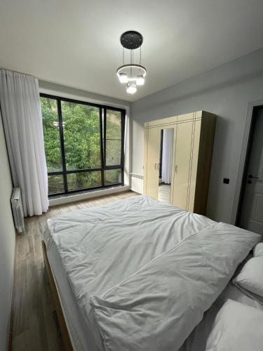 a large bed in a room with a large window at Ismayil Shikhseyidov in Küsnǝt