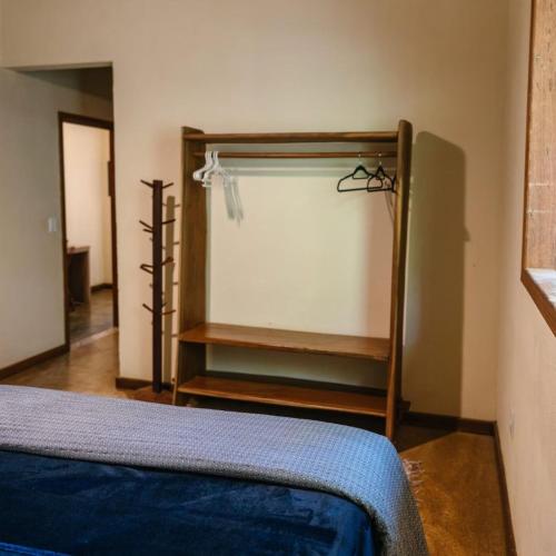 a bedroom with a bed and a closet in a room at Casa do Cipó - Espaço Rio da Lua - São Jorge GO in Sao Jorge