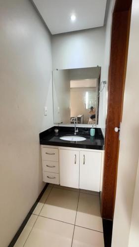 a bathroom with a sink and a mirror at Flat Premium no Centro Tudo a Pé in Montes Claros