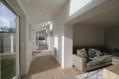 House with 9 Private Suites near Le Mans Circuit