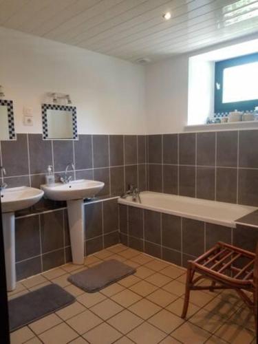 a bathroom with two sinks and a bath tub and a window at Le Big Family - LE MONT DE LA LOUVE in Bazinghen
