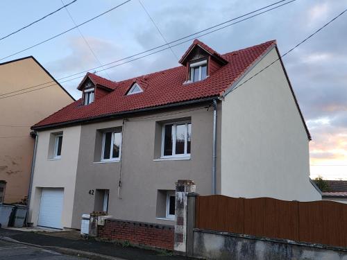 House with 9 Private Suites near Le Mans Circuit