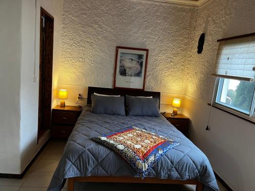 a bedroom with a bed with two night stands and two lamps at Casa do Stefan in Lomba