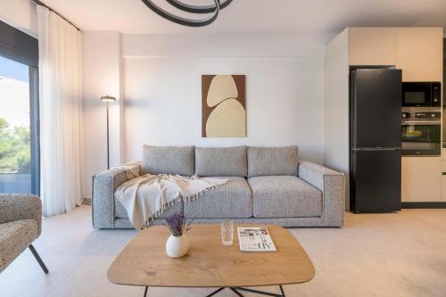 Elliniko Riviera - Family Apt Near Metro by MPS