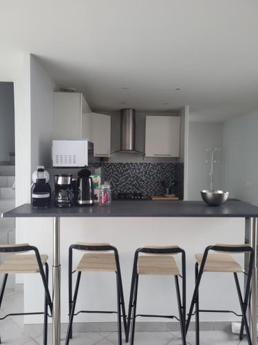 O bucătărie sau chicinetă la Duplex avec Parking