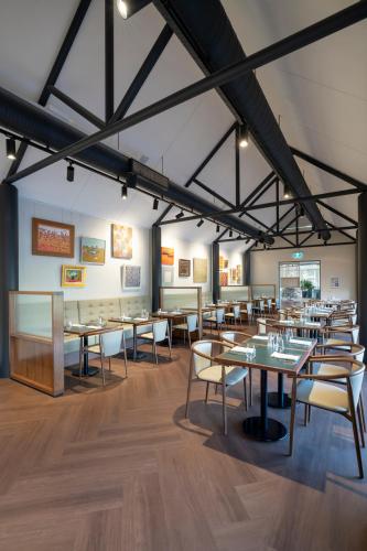 a dining room with tables and chairs at Lakeside Hotel and Conference Centre in Sydney