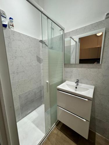Best location , Port of Nice, charming flat #2