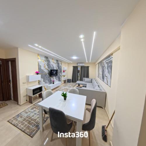 New chalet with sea view and private beach access 82m