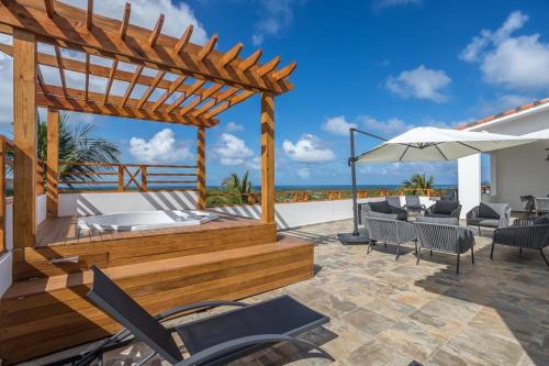 Private Rooftop Penthouse Near Coson Beach Jacuzzi and BBQ