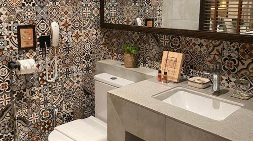 a bathroom with a sink and a toilet at ke-lan-tan House in George Town