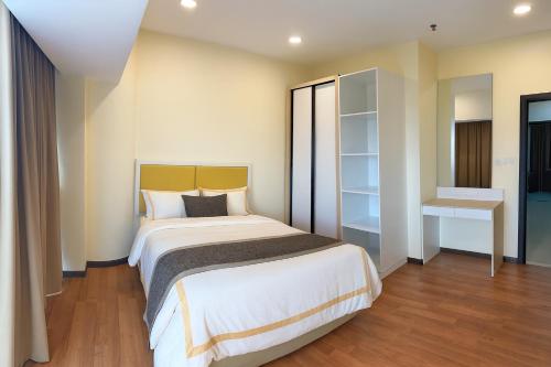 a bedroom with a large bed in a room at Annaz Suite Crown Pacific in Bintulu