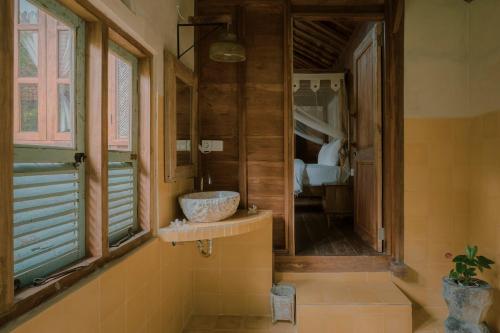 a bathroom with a sink and a window at Green vanilla mincung 2 in Silebeng