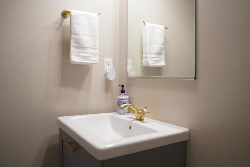 a bathroom with a sink and a mirror and towels at Studio in North Bend in North Bend