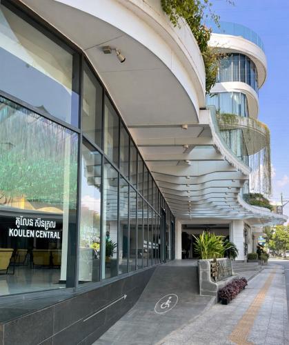 Koulen Central Hotel — Property building